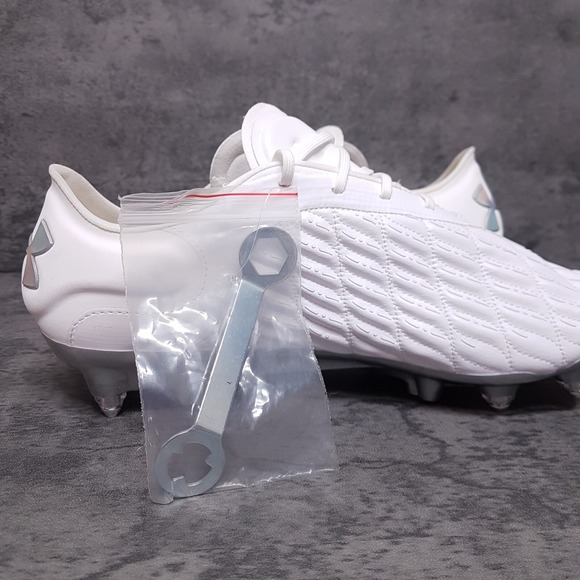 UNDER ARMOUR Magnetico Clone Pro 2.0 Hybrid Soccer Cleats Mens 10‎ White Silver main image 4